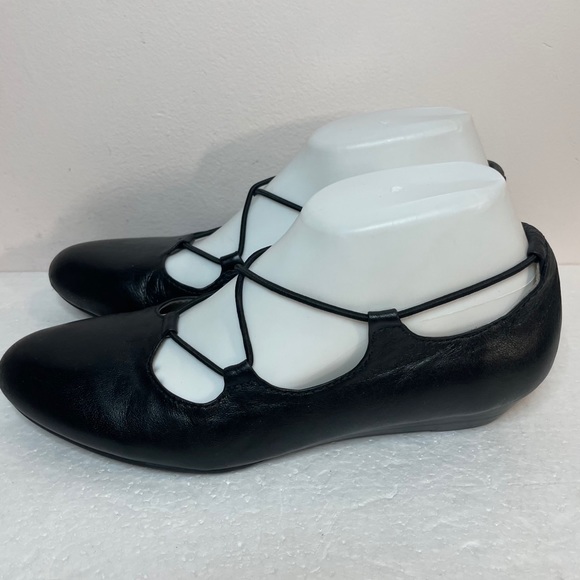 Array Women’s Black Leather Ballet Slip On Shoes - Picture 6 of 9